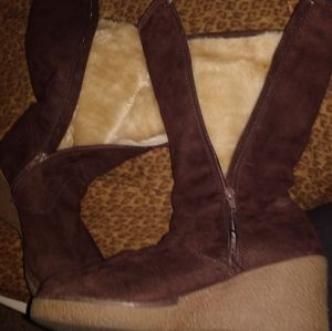 Fashion boots gently used